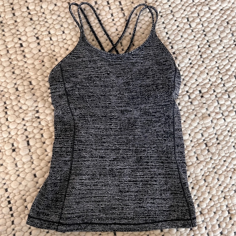 lululemon / size 6 / cross back tank